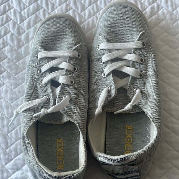 BENEKER Sneakers very Clean and good condition. - Picture 1 of 7